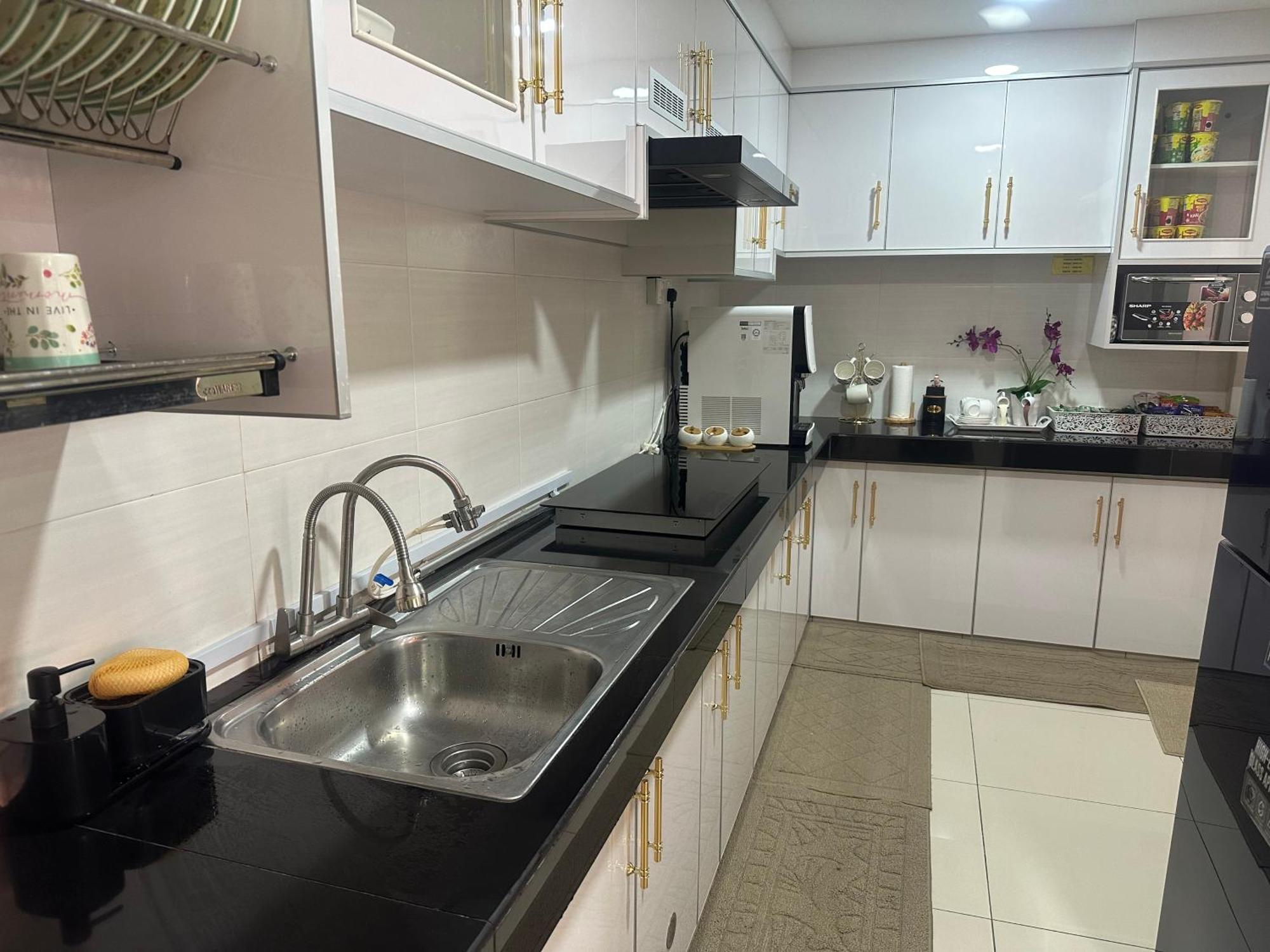 Ayu Dperdana Apartment *